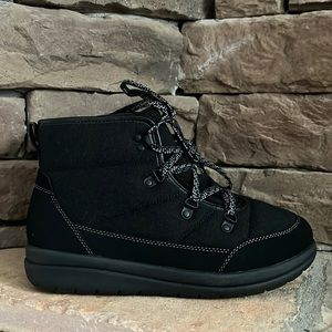 NWOB Cloudsteppers by Clarks Cabrini‎ Cove Ankle Boots / Black / SZ 8W